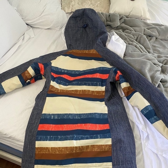 Roxy ski/snowboard jacket - Picture 2 of 6